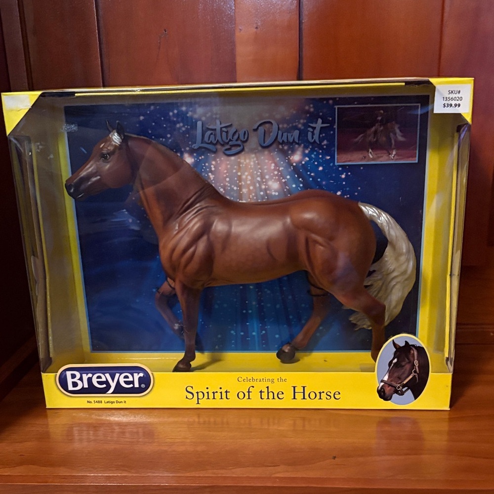 Breyer Chestnut Model Horse with Cream Mane and Tail-Latigo Dun it